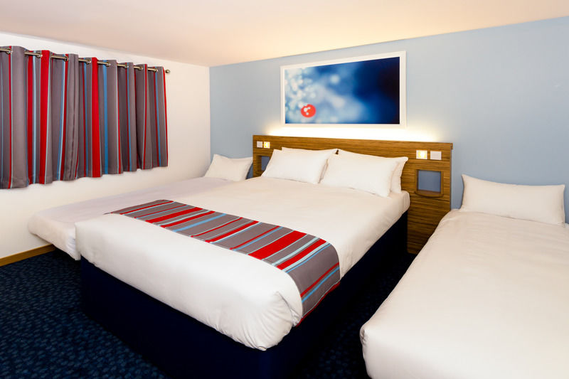 Travelodge Birmingham Central Broadway Plaza Buitenkant foto