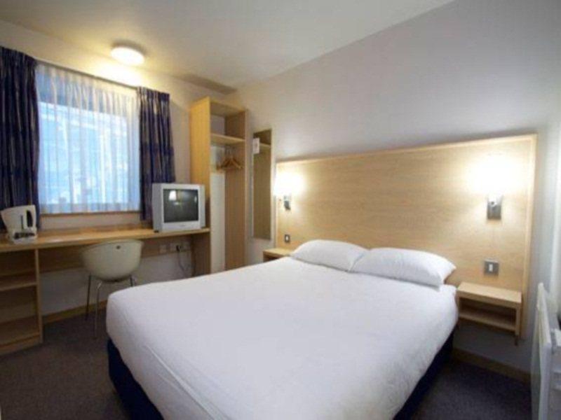 Travelodge Birmingham Central Broadway Plaza Buitenkant foto