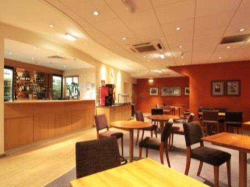 Travelodge Birmingham Central Broadway Plaza Buitenkant foto
