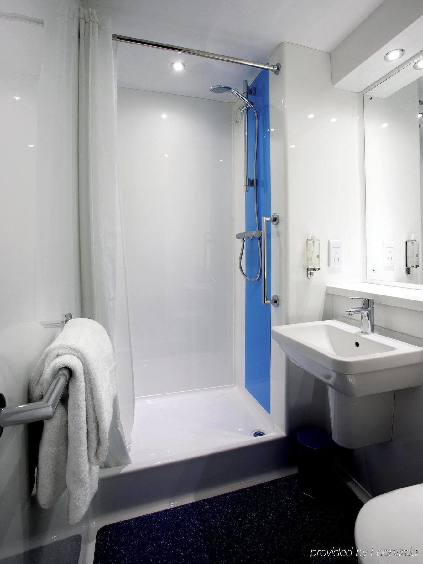 Travelodge Birmingham Central Broadway Plaza Buitenkant foto
