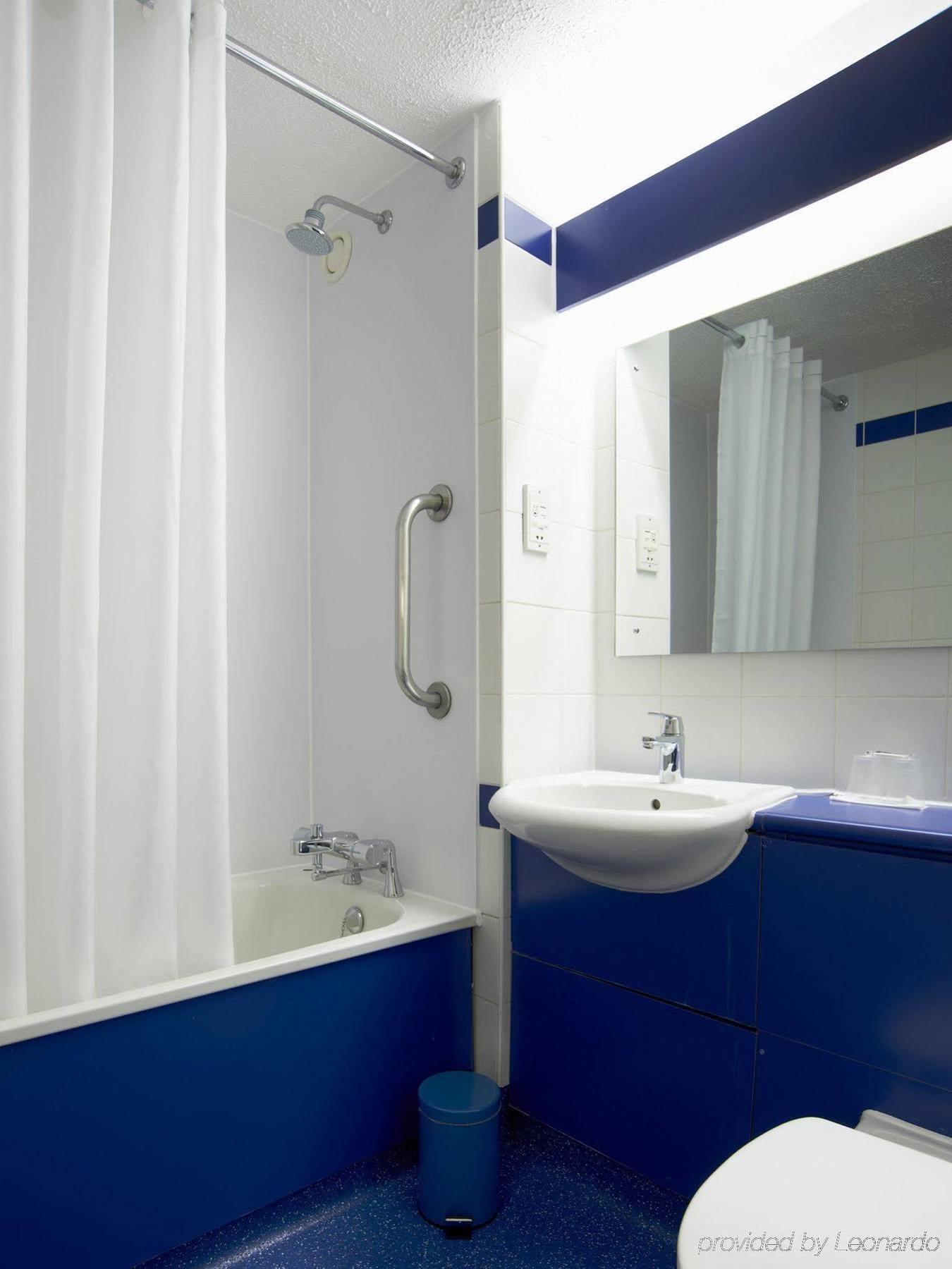 Travelodge Birmingham Central Broadway Plaza Buitenkant foto