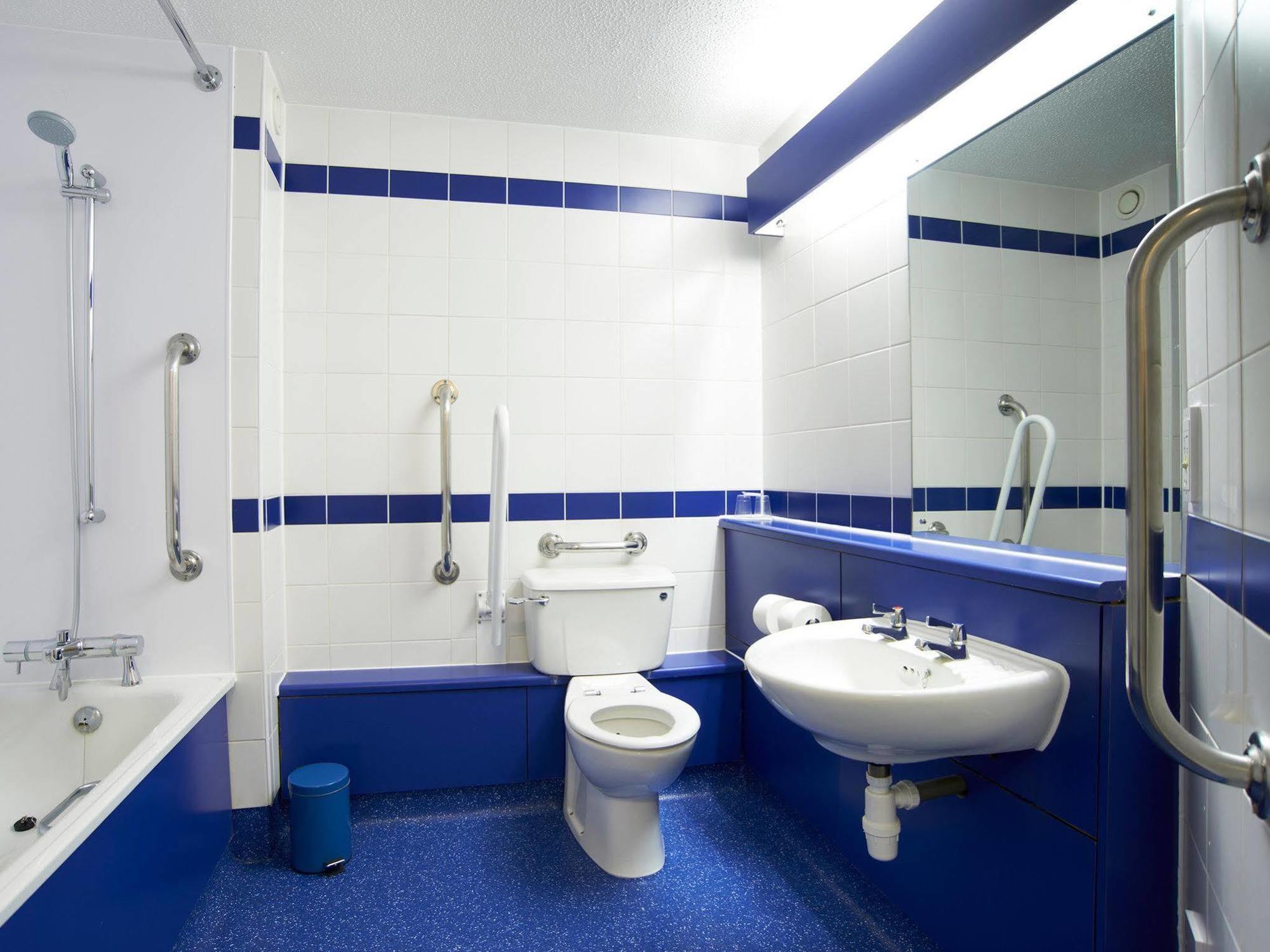 Travelodge Birmingham Central Broadway Plaza Buitenkant foto