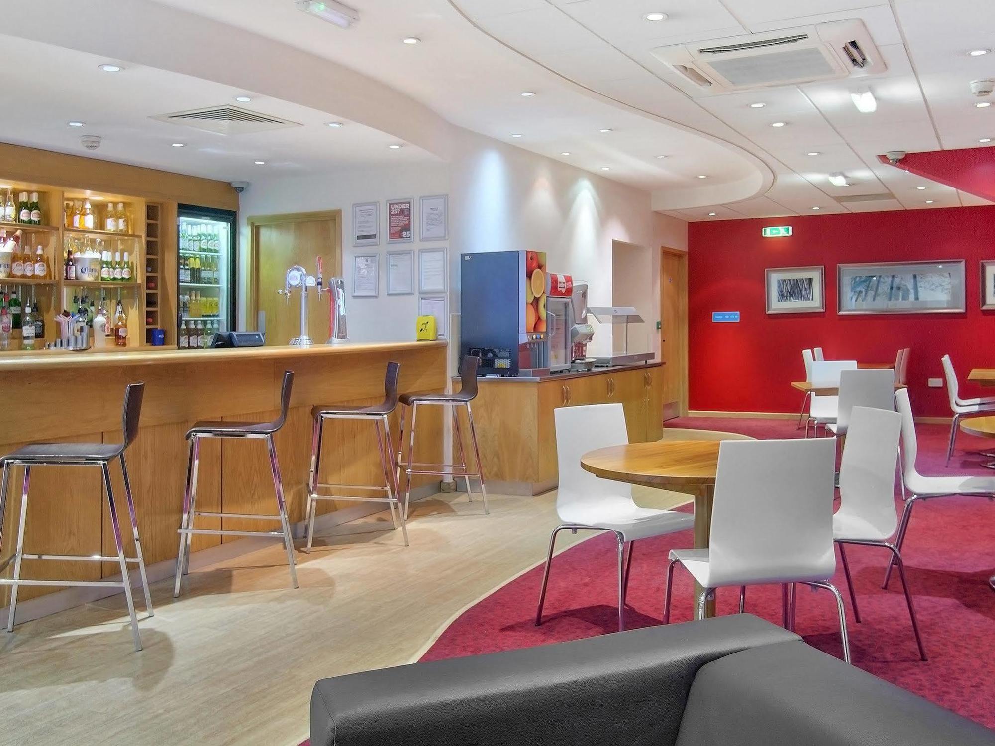 Travelodge Birmingham Central Broadway Plaza Buitenkant foto