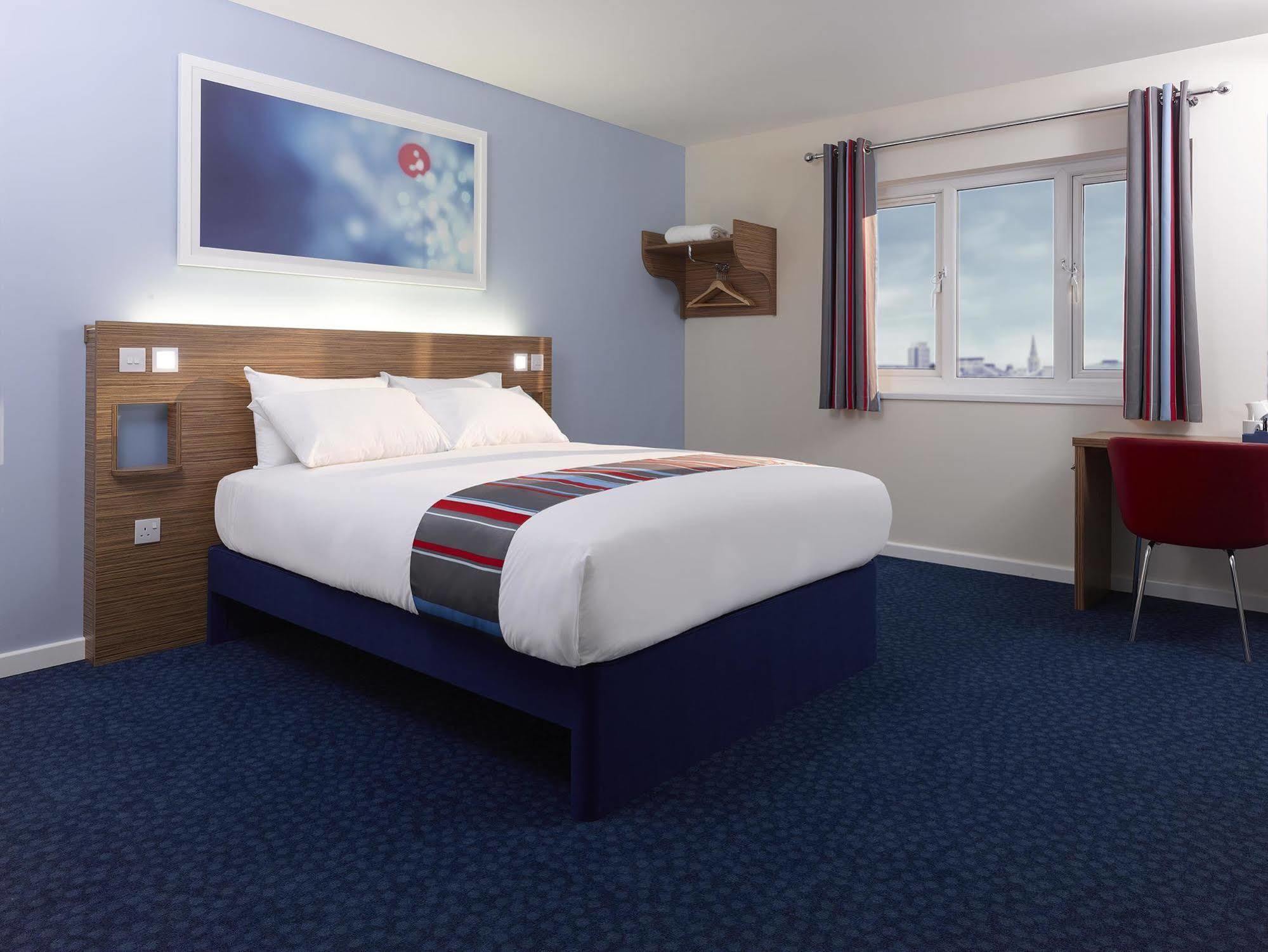 Travelodge Birmingham Central Broadway Plaza Buitenkant foto