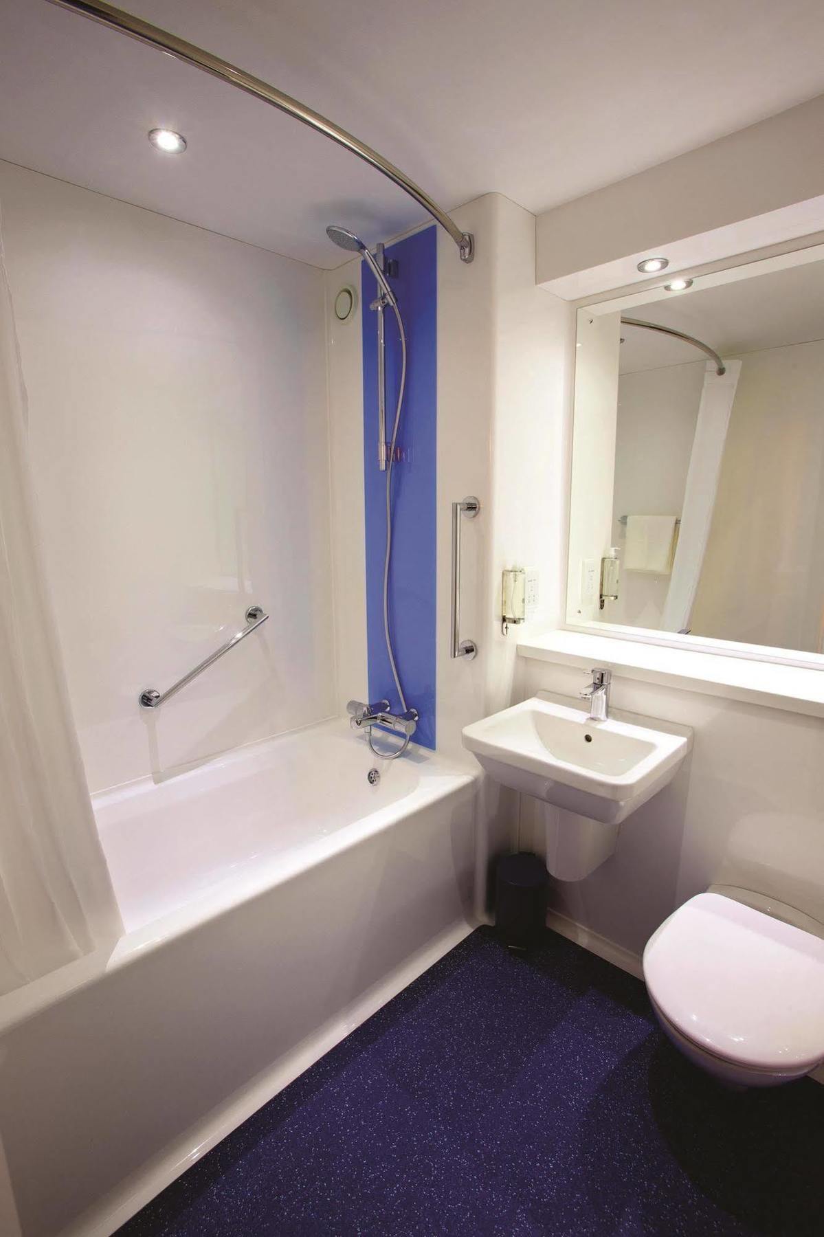 Travelodge Birmingham Central Broadway Plaza Buitenkant foto