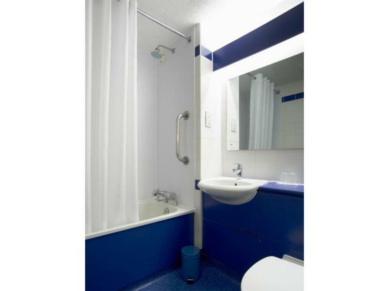 Travelodge Birmingham Central Broadway Plaza Buitenkant foto