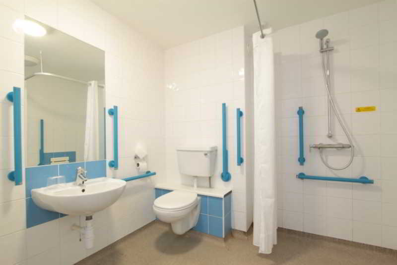 Travelodge Birmingham Central Broadway Plaza Buitenkant foto
