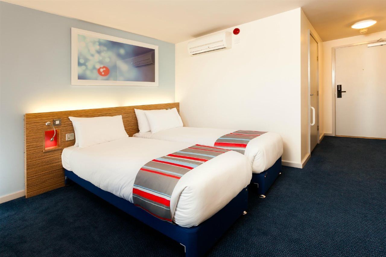 Travelodge Birmingham Central Broadway Plaza Buitenkant foto